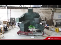 브론즈 초록 조각은 설치되었습니다